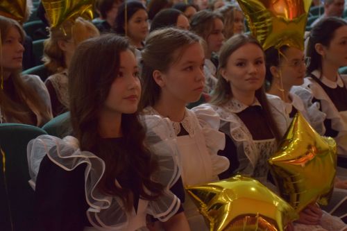 Созвездие медалистов: в Нурлате чествовали лучших выпускников района