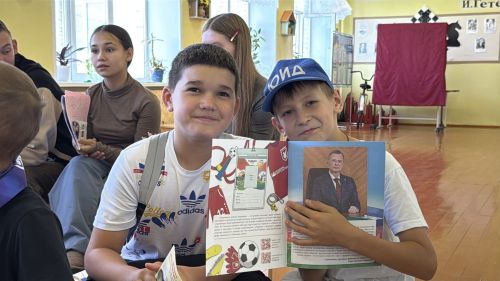 В лагере «Мечта» Старых Челнов прошла акция «Стань заметнее»: флешмоб, ПДД и плакаты от ЮИД