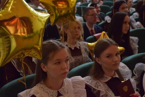 Созвездие медалистов: в Нурлате чествовали лучших выпускников района