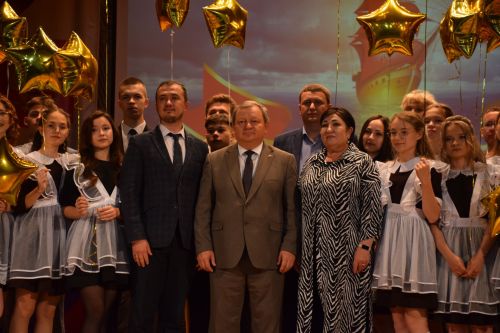 Созвездие медалистов: в Нурлате чествовали лучших выпускников района