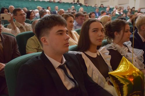 Созвездие медалистов: в Нурлате чествовали лучших выпускников района