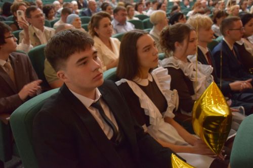 Созвездие медалистов: в Нурлате чествовали лучших выпускников района