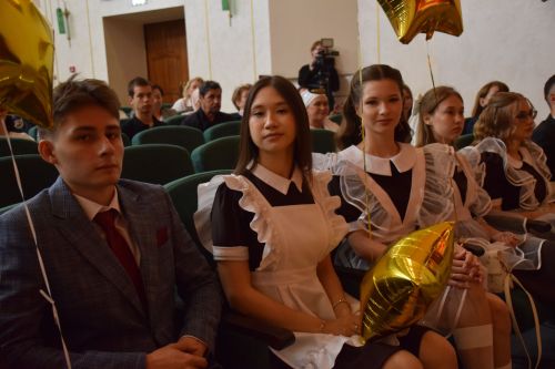 Созвездие медалистов: в Нурлате чествовали лучших выпускников района