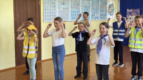 В лагере «Мечта» Старых Челнов прошла акция «Стань заметнее»: флешмоб, ПДД и плакаты от ЮИД