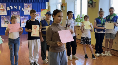 В лагере «Мечта» Старых Челнов прошла акция «Стань заметнее»: флешмоб, ПДД и плакаты от ЮИД