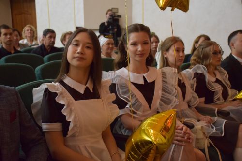 Созвездие медалистов: в Нурлате чествовали лучших выпускников района