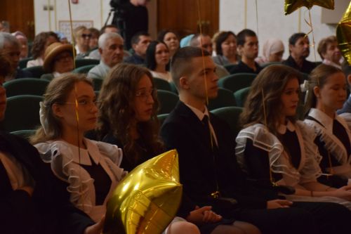 Созвездие медалистов: в Нурлате чествовали лучших выпускников района