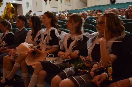 Созвездие медалистов: в Нурлате чествовали лучших выпускников района