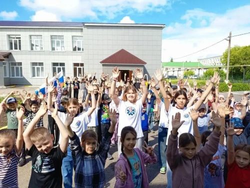 «Будь здоровым! Танцуй!»: нурлатские школьники зажгли на республиканском флешмобе