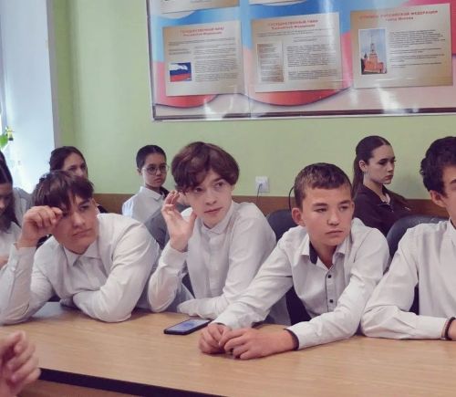 «Палитра слов»: студентам Нурлата раскрыли секреты русского языка