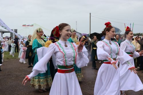 В гармонии традиций и дружбы: в Нурлате с грандиозным размахом отпраздновали Сабантуй