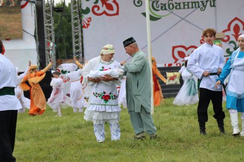 В гармонии традиций и дружбы: в Нурлате с грандиозным размахом отпраздновали Сабантуй