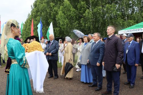 В гармонии традиций и дружбы: в Нурлате с грандиозным размахом отпраздновали Сабантуй
