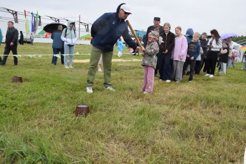 Главные герои Сабантуя в Нурлате: 43 секунды до петуха, железный армрестлинг и народный азарт