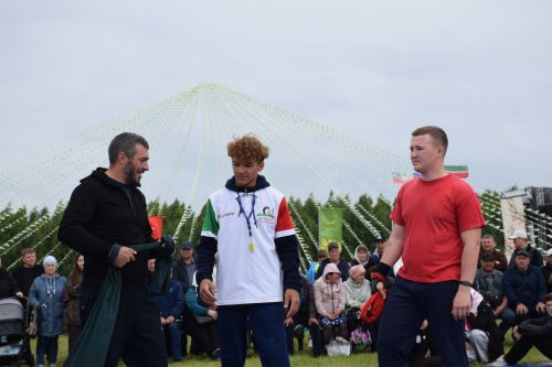 В Нурлате Алмаз Мустафин впервые стал абсолютным батыром Сабантуя
