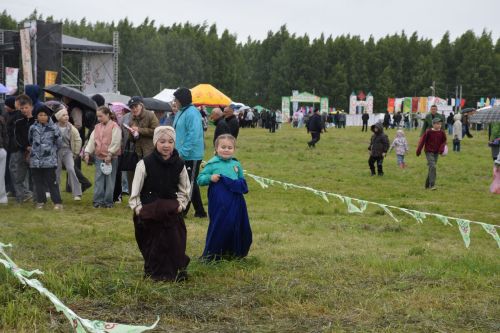 Главные герои Сабантуя в Нурлате: 43 секунды до петуха, железный армрестлинг и народный азарт