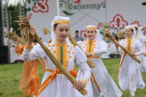 В гармонии традиций и дружбы: в Нурлате с грандиозным размахом отпраздновали Сабантуй