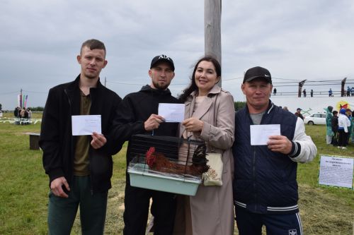 Главные герои Сабантуя в Нурлате: 43 секунды до петуха, железный армрестлинг и народный азарт