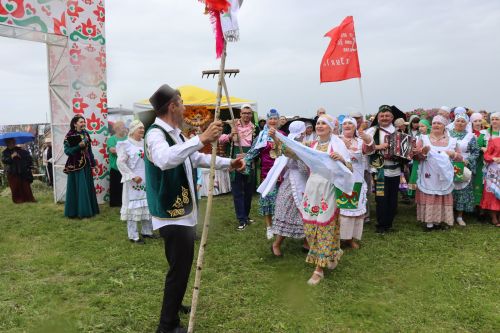 В гармонии традиций и дружбы: в Нурлате с грандиозным размахом отпраздновали Сабантуй