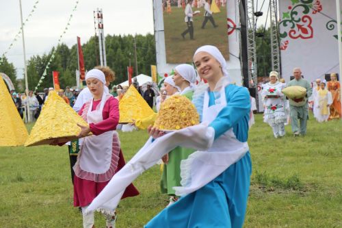 В гармонии традиций и дружбы: в Нурлате с грандиозным размахом отпраздновали Сабантуй