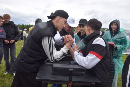 Главные герои Сабантуя в Нурлате: 43 секунды до петуха, железный армрестлинг и народный азарт