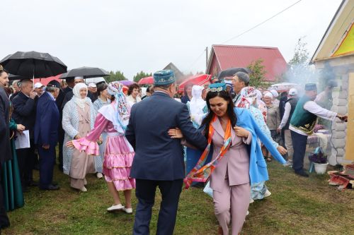 В гармонии традиций и дружбы: в Нурлате с грандиозным размахом отпраздновали Сабантуй