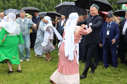 В гармонии традиций и дружбы: в Нурлате с грандиозным размахом отпраздновали Сабантуй