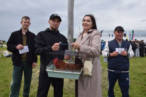 Главные герои Сабантуя в Нурлате: 43 секунды до петуха, железный армрестлинг и народный азарт