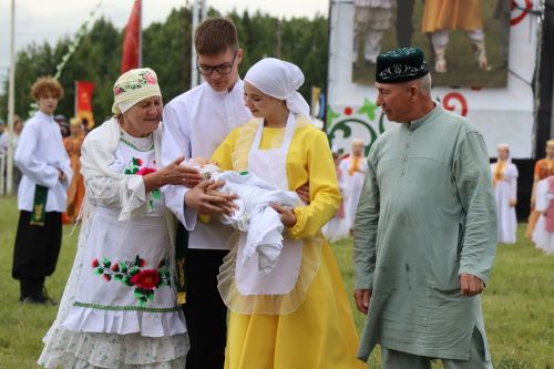 В гармонии традиций и дружбы: в Нурлате с грандиозным размахом отпраздновали Сабантуй