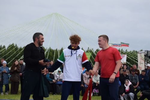В Нурлате Алмаз Мустафин впервые стал абсолютным батыром Сабантуя