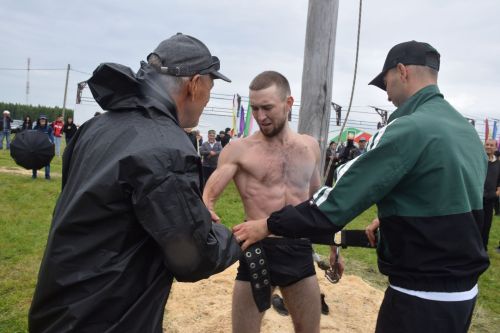Главные герои Сабантуя в Нурлате: 43 секунды до петуха, железный армрестлинг и народный азарт