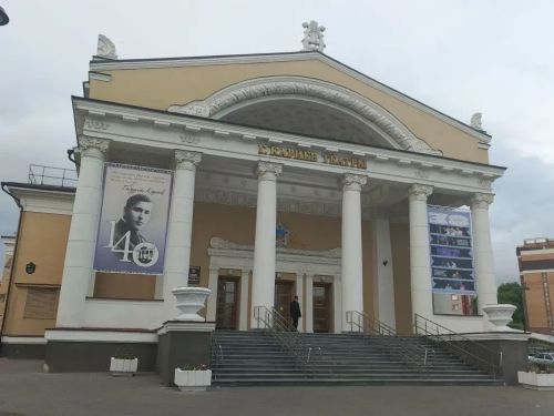 Как детские сады «Алсу» и «Сказка» съездили в театр Габдуллы Кариева бесплатно