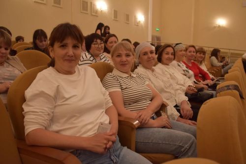 Как детские сады «Алсу» и «Сказка» съездили в театр Габдуллы Кариева бесплатно