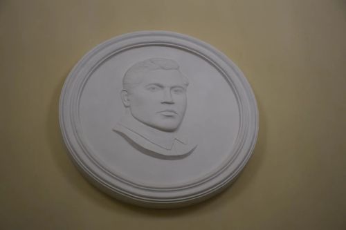 Как детские сады «Алсу» и «Сказка» съездили в театр Габдуллы Кариева бесплатно