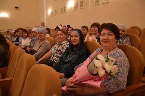 Как детские сады «Алсу» и «Сказка» съездили в театр Габдуллы Кариева бесплатно