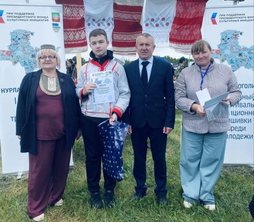 Фестиваль традиционной вышивки для молодежи прошел на Сабантуе в Нурлате