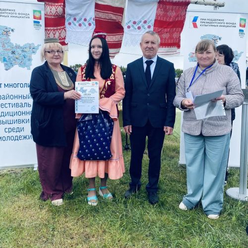 Фестиваль традиционной вышивки для молодежи прошел на Сабантуе в Нурлате