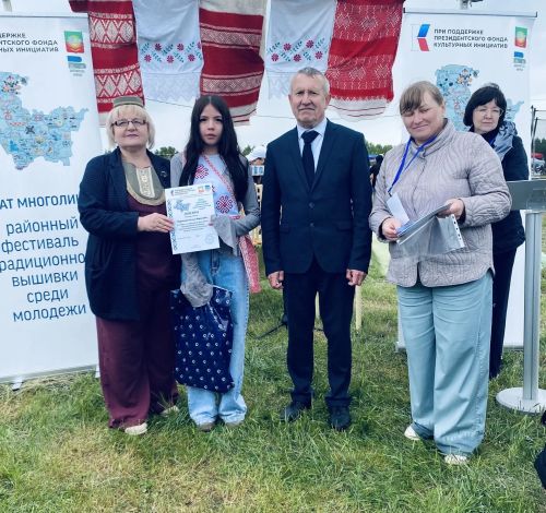 Фестиваль традиционной вышивки для молодежи прошел на Сабантуе в Нурлате