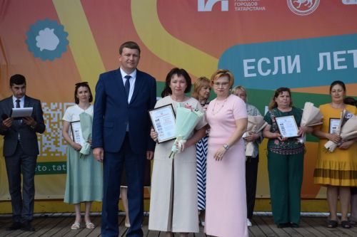 В Нурлате чествовали социальных работников (фоторепортаж)