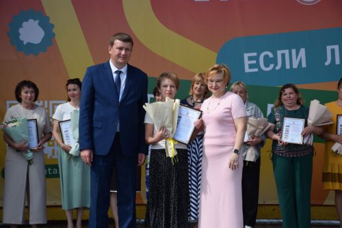 В Нурлате чествовали социальных работников (фоторепортаж)