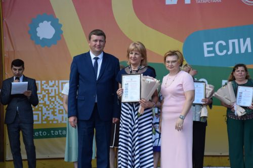В Нурлате чествовали социальных работников (фоторепортаж)