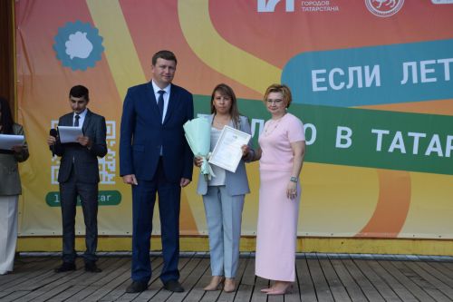 В Нурлате чествовали социальных работников (фоторепортаж)