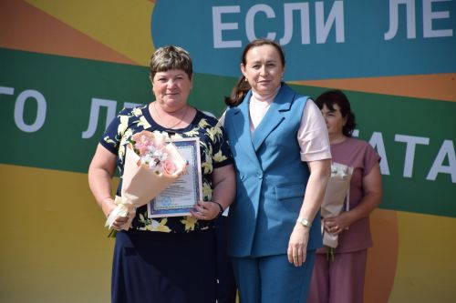 В Нурлате чествовали социальных работников (фоторепортаж)