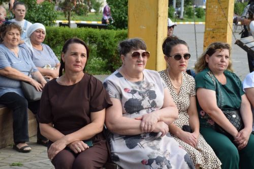 В Нурлате чествовали социальных работников (фоторепортаж)