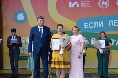 В Нурлате чествовали социальных работников (фоторепортаж)