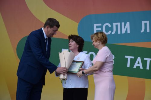 В Нурлате чествовали социальных работников (фоторепортаж)