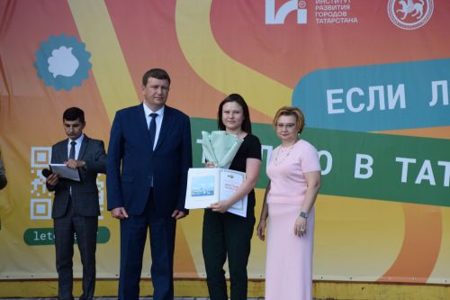 В Нурлате чествовали социальных работников (фоторепортаж)