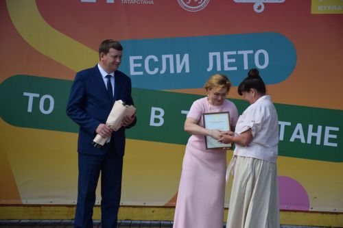 В Нурлате чествовали социальных работников (фоторепортаж)