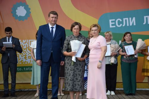 В Нурлате чествовали социальных работников (фоторепортаж)