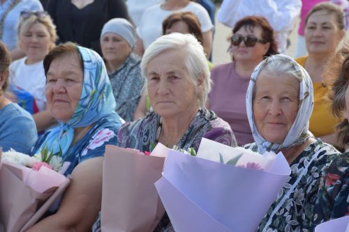 В Нурлате чествовали социальных работников (фоторепортаж)